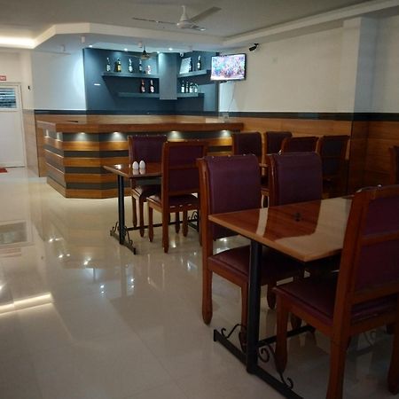 Hotel Priya Chengannur Ngoại thất bức ảnh