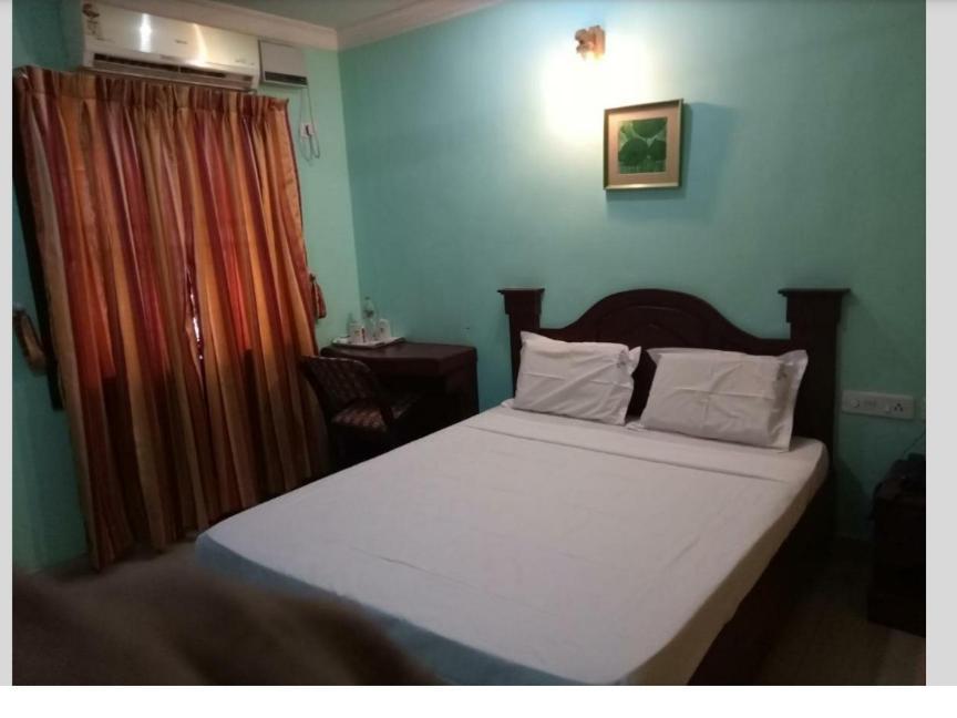 Hotel Priya Chengannur Phòng bức ảnh