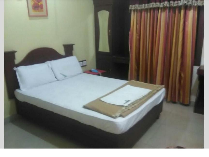 Hotel Priya Chengannur Phòng bức ảnh