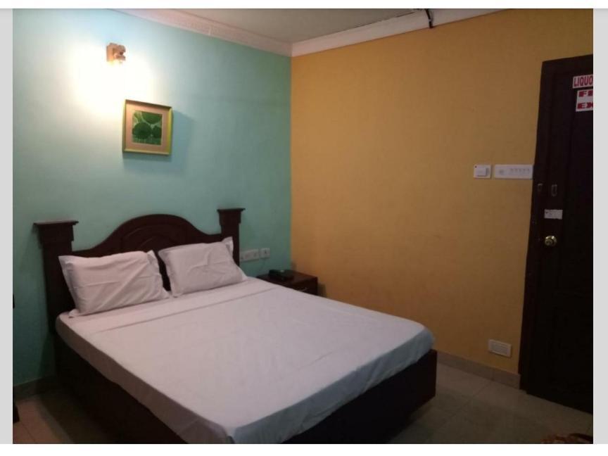 Hotel Priya Chengannur Ngoại thất bức ảnh
