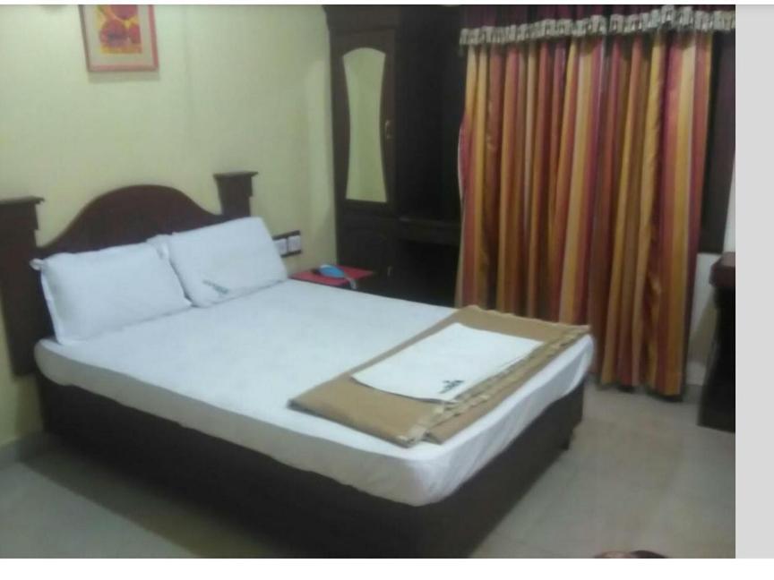 Hotel Priya Chengannur Ngoại thất bức ảnh