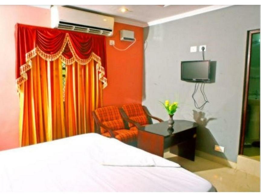 Hotel Priya Chengannur Ngoại thất bức ảnh