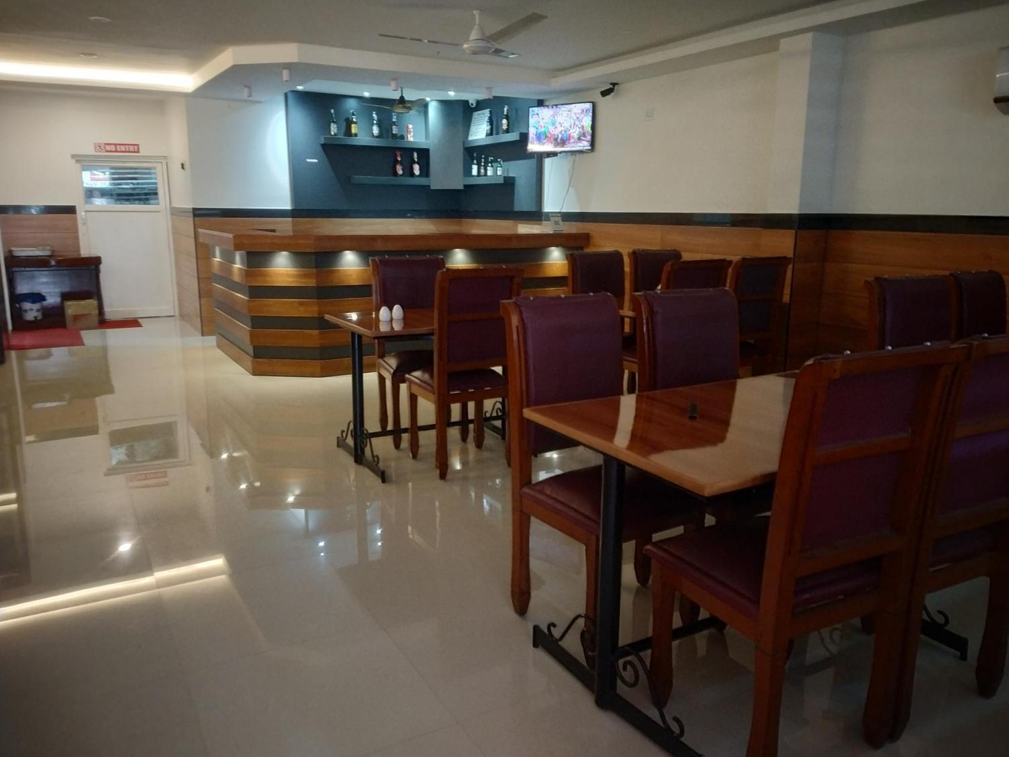 Hotel Priya Chengannur Ngoại thất bức ảnh