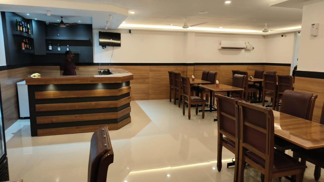 Hotel Priya Chengannur Ngoại thất bức ảnh